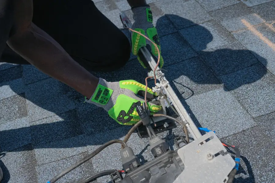 Solar contractor working in Arlington, TX